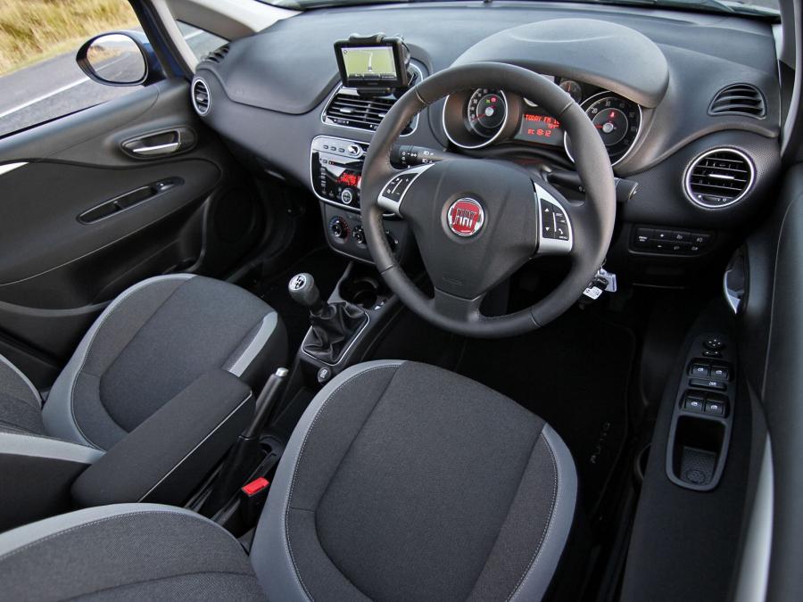  Fiat Punto 5-Door 2012 года  (UK) (фото 11 из 11)